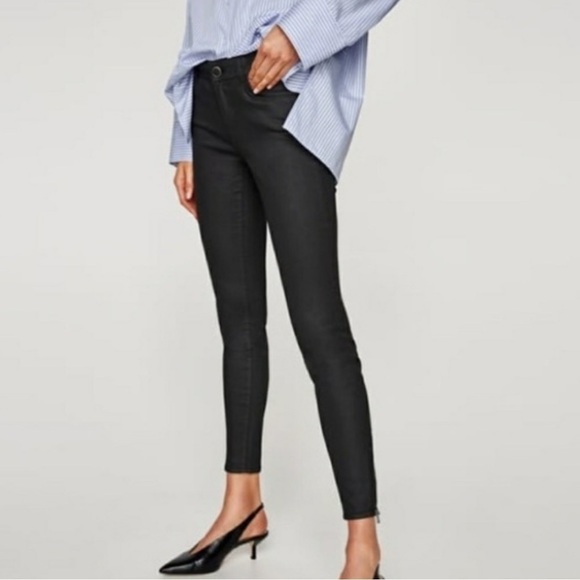 Zara Basic Coated Jeans Black Size 6 Skinny Leg Mid Rise Ankle Zippers Jeggings - Picture 1 of 16